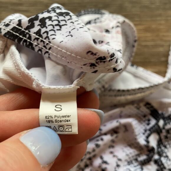 Snake Print Black and White Bikini Top Size Small - Picture 8 of 9